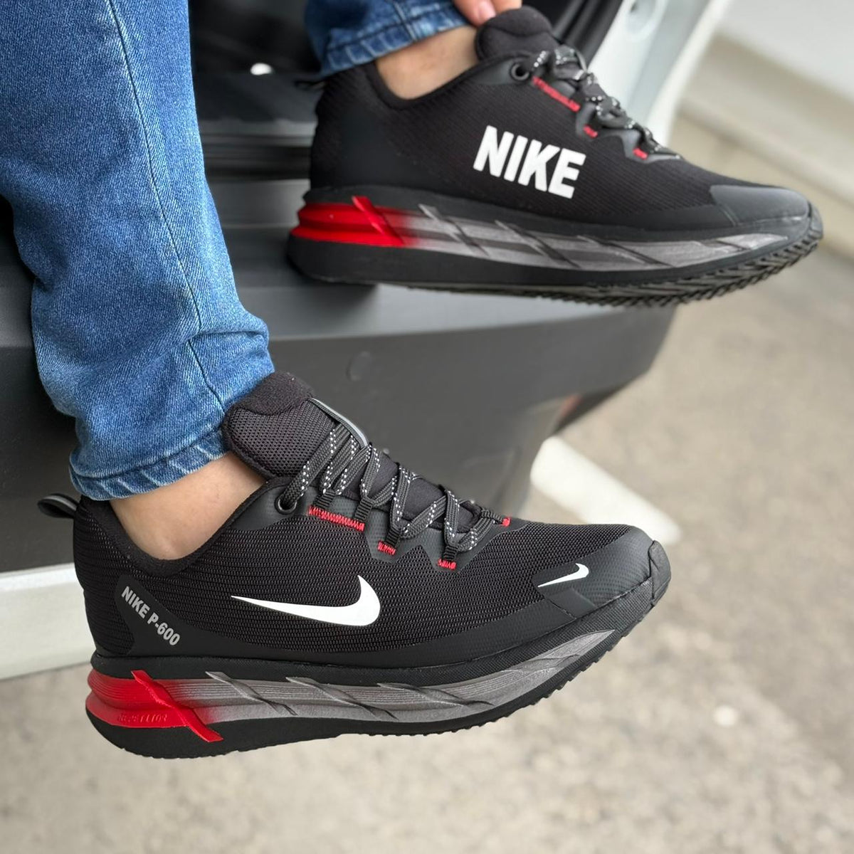 NIke Z
