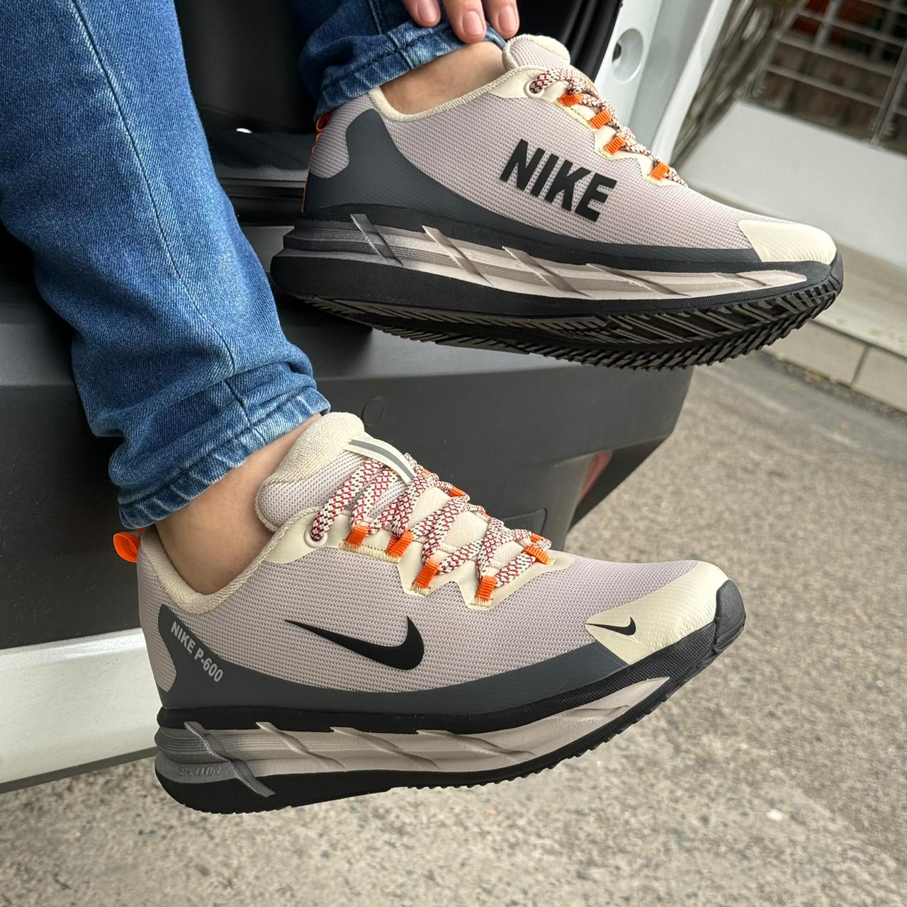 NIke Z